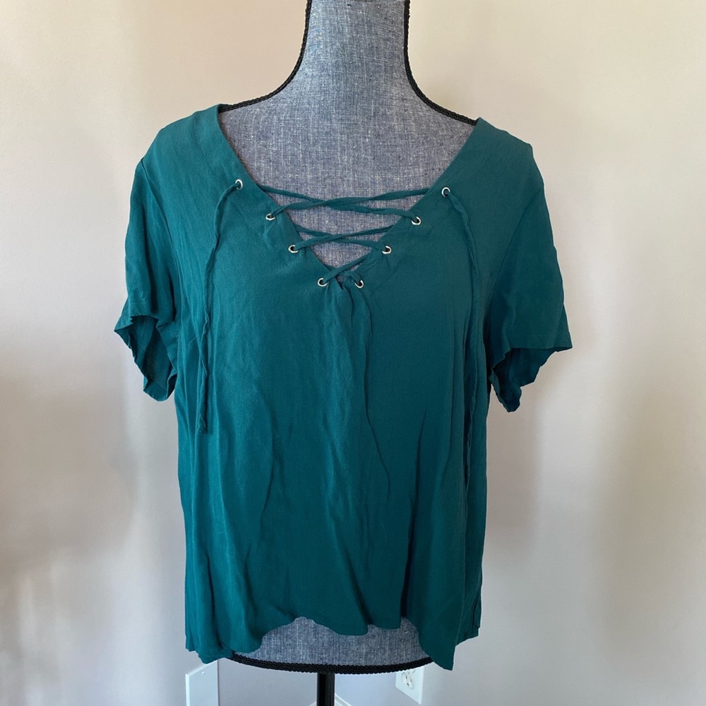 Green short sleeve v neck